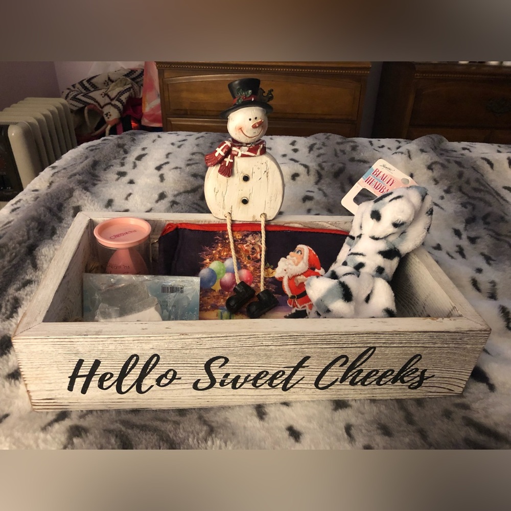New Wooden tray/box with Wooden Snowman